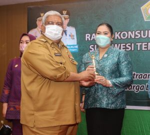 Gubernur Sultra, Ali Mazi turut hadir dalam Rapat Konsultasi TP PPK Sultra Tahun 2021.