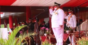 Gubernur Ali Mazi memimpin Upacara HUT RI di Rujab Gubernur Sultra, Selasa (17/8/2021). Foto : Diskominfo Sultra