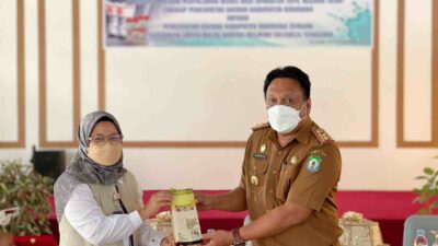Pimpinan Wilayah Perum Bulog Sultra, Siti Mardati Saing memperkenalkan Beras Fortivit ke Dinas Kesehatan Bombana.