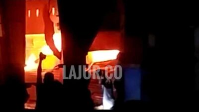 Kebakaran di Pasar Baruga dini hari, Minggu (3/12/2021)